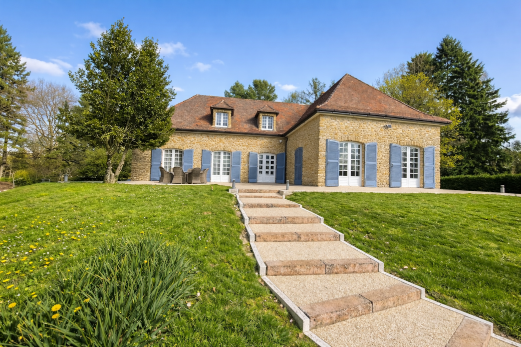 Maison serenite dordogne house front facade monpazier
