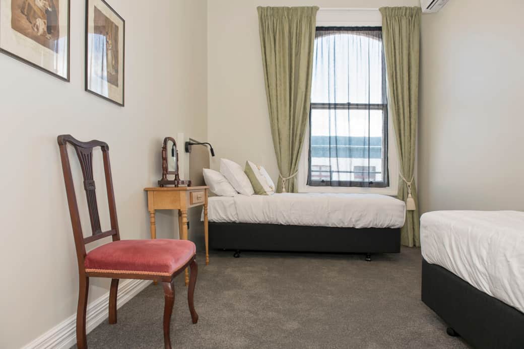 Empire Hotel_ apart 2 bed 2 2 singles-caroline
