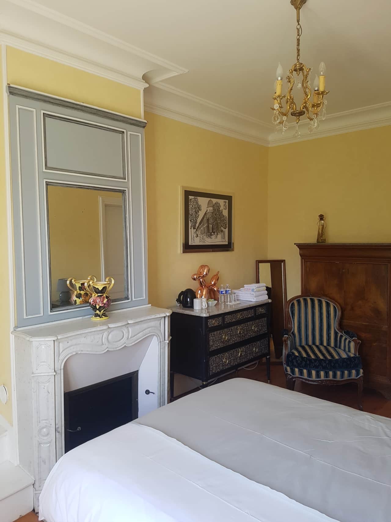 Le Petit Clos bedroom 3/5