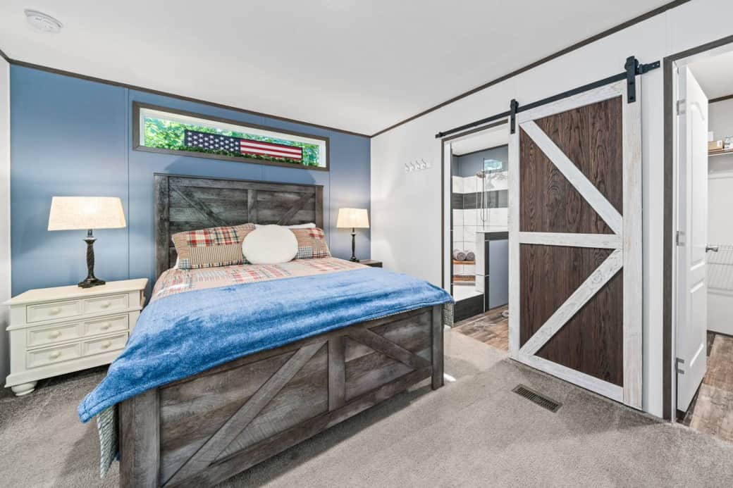 Bedroom 1 (Queen)