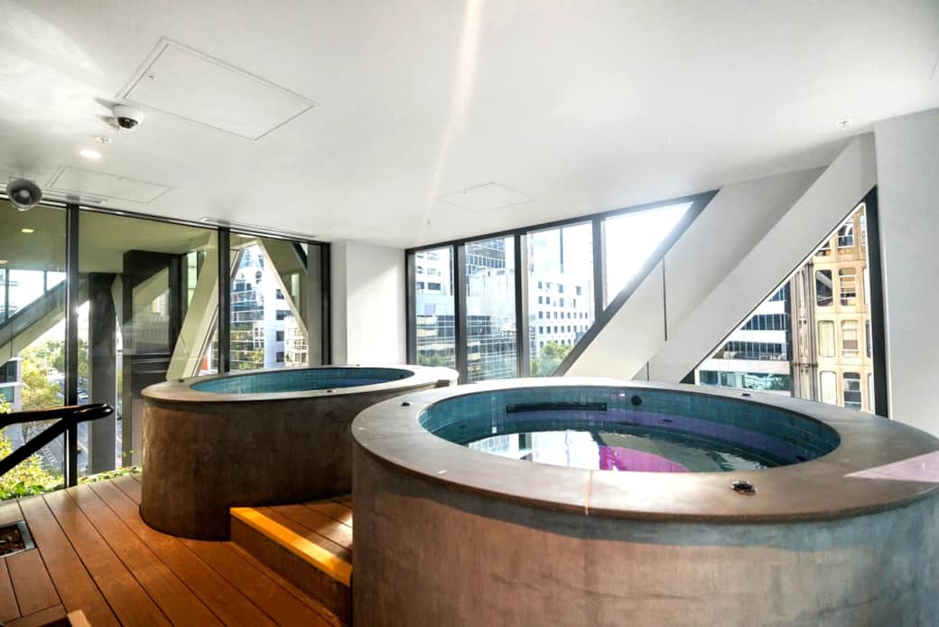 Melbourne cbd apartment spa