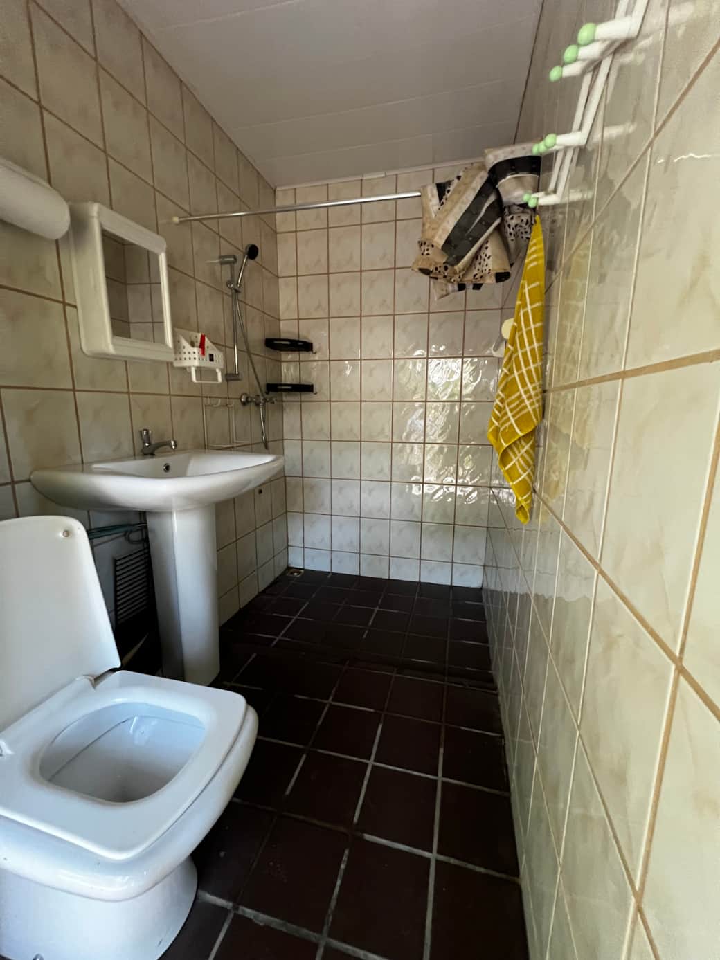 Full Bathroom 2