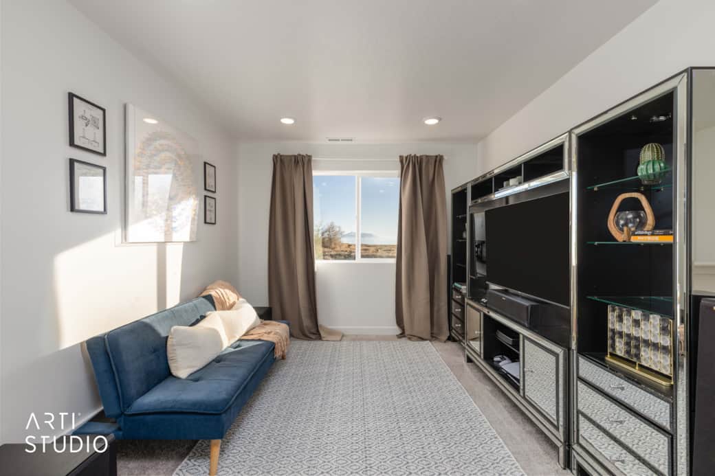 679 W 1100 S_V Raghavan19_Web 679 W 1100 S_V Raghavan19_Web