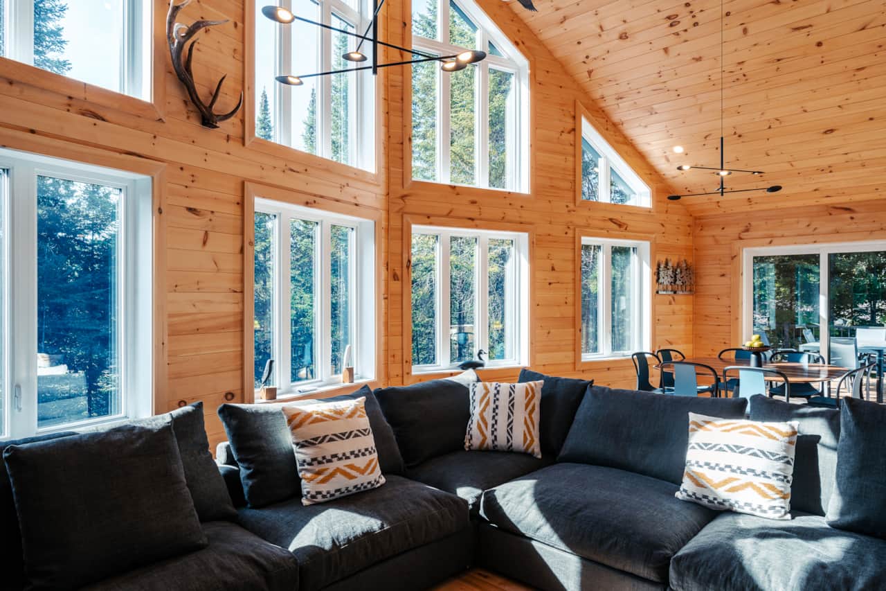 Salon avec belle fenestration