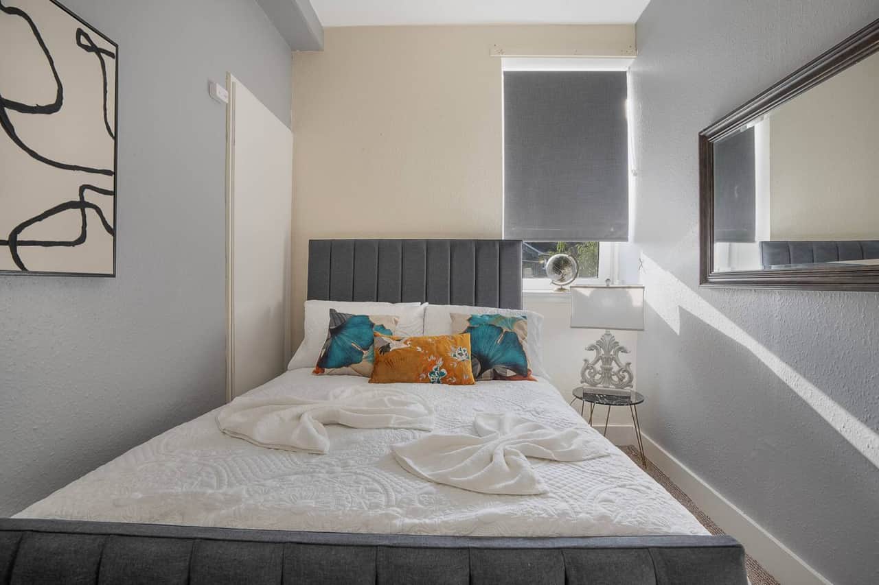 Comfortable and quietly positioned, offering flexibility for different group types and longer stays