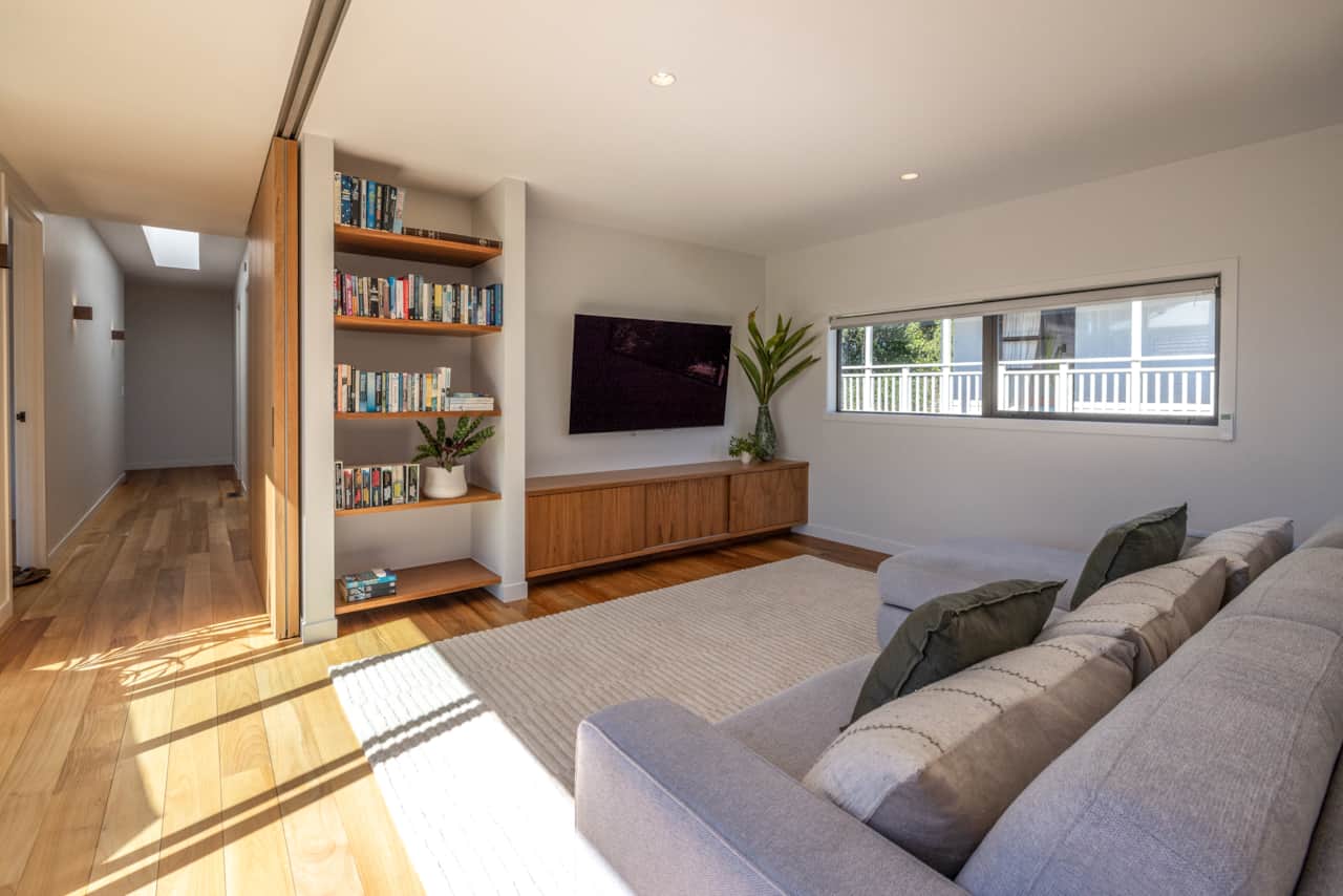 Lounge / sofa bed