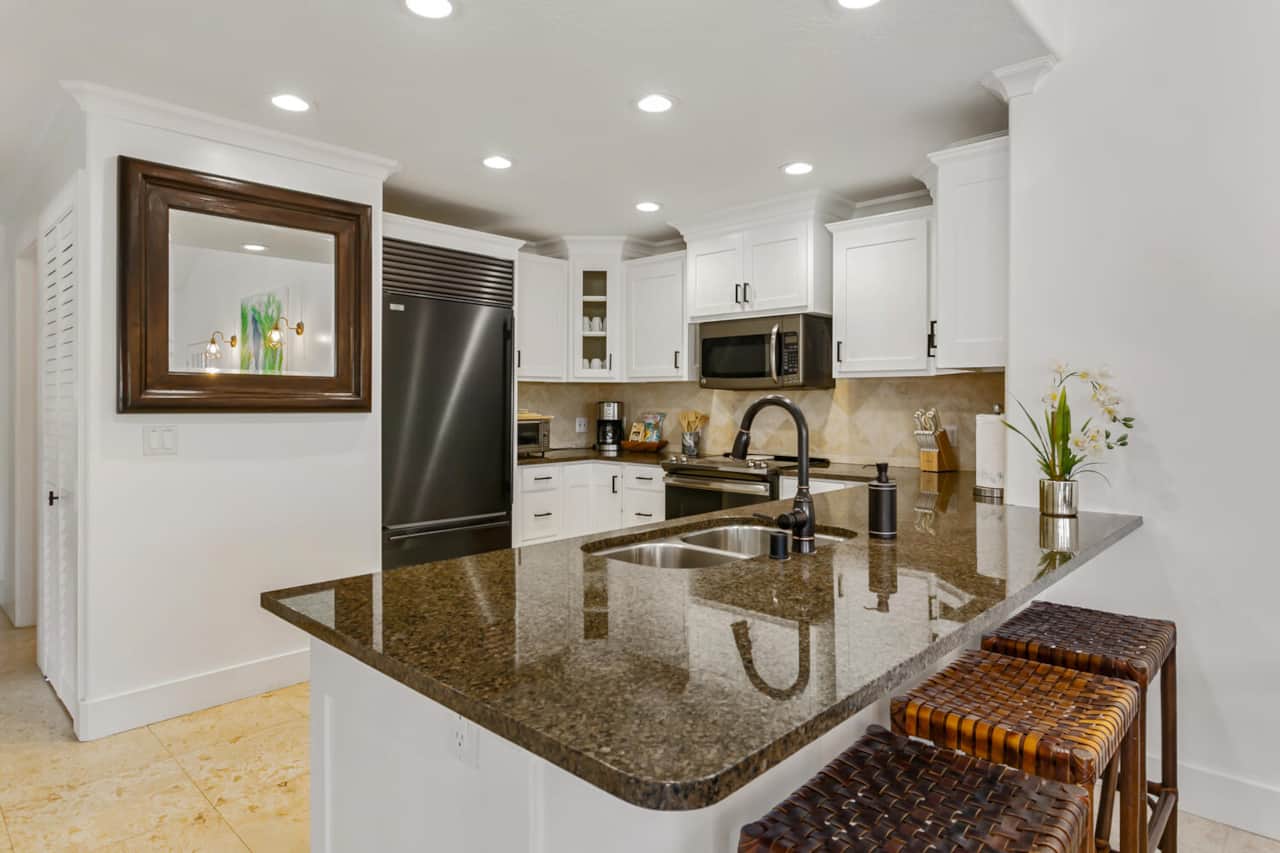 KITCHEN BAR