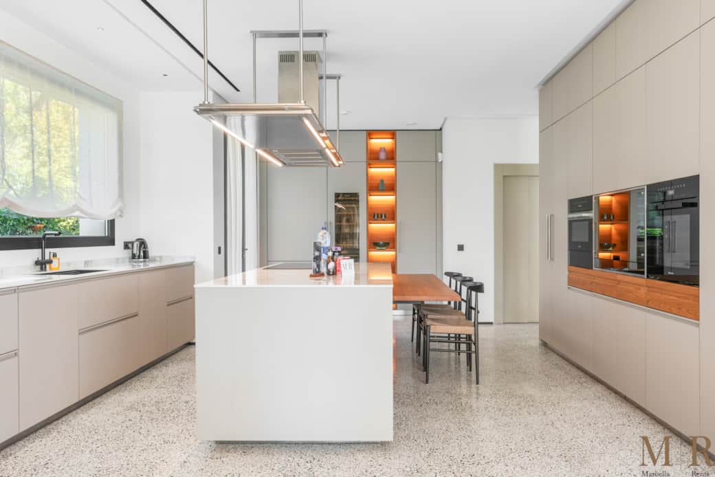 Fully equipped kitchen.