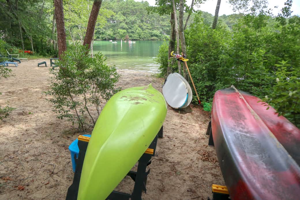 2 kayaks and 2 stand-up paddleboards are provided