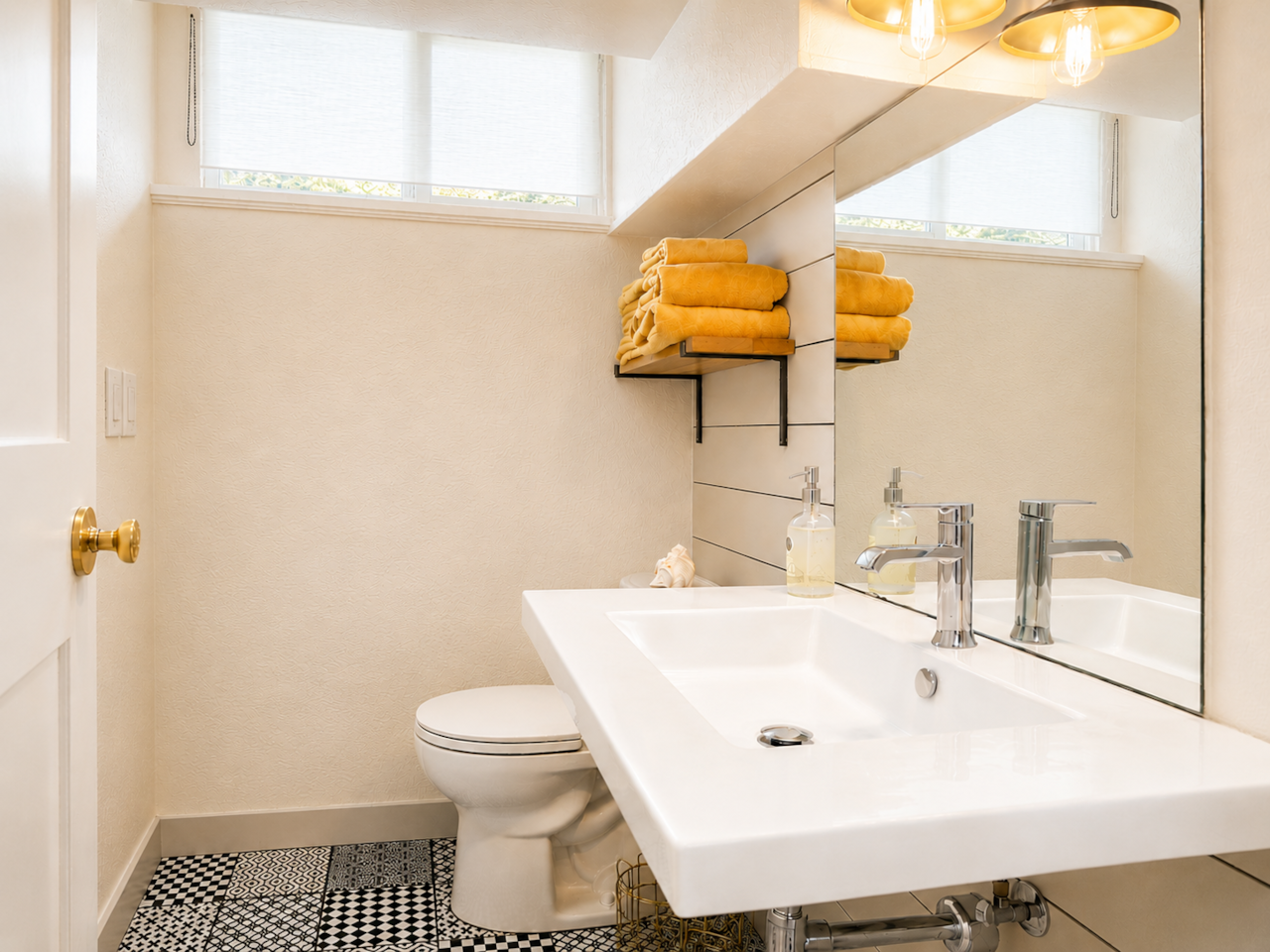 Fresh towels and a bright, modern bath