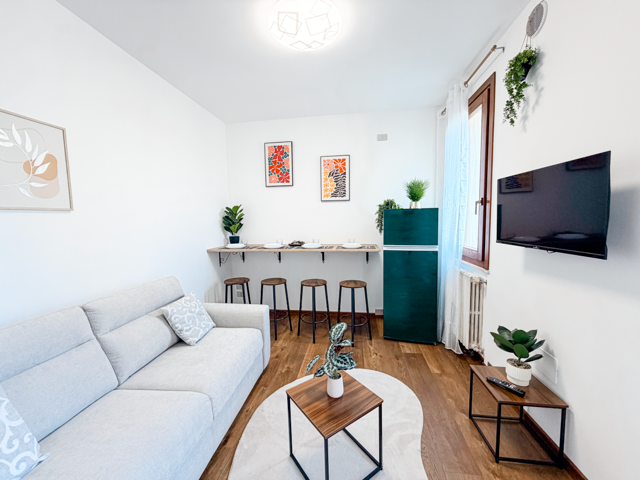 Bright living room with sofa bed and dining area, perfect for stays on Lake Garda.