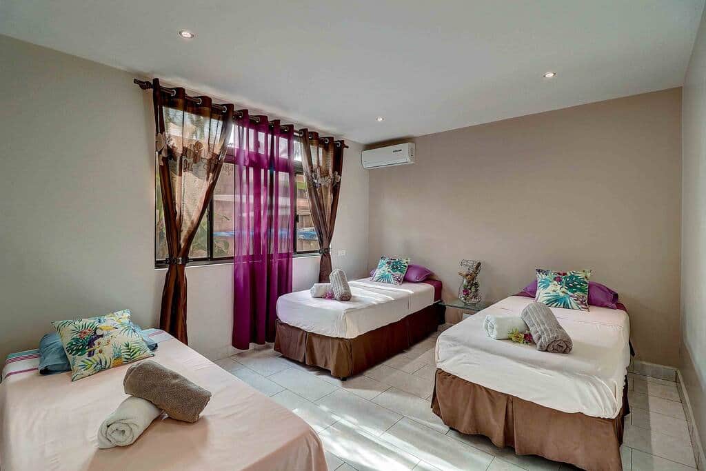 Room Nui 3 single beds