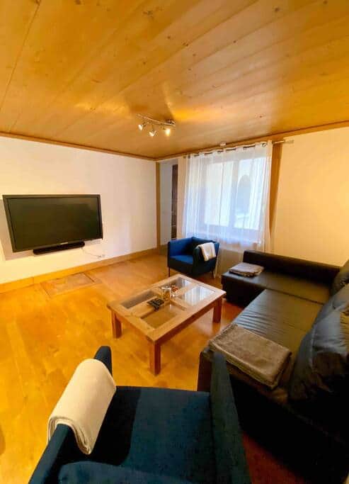 Satellite TV and unlimited wifi. 