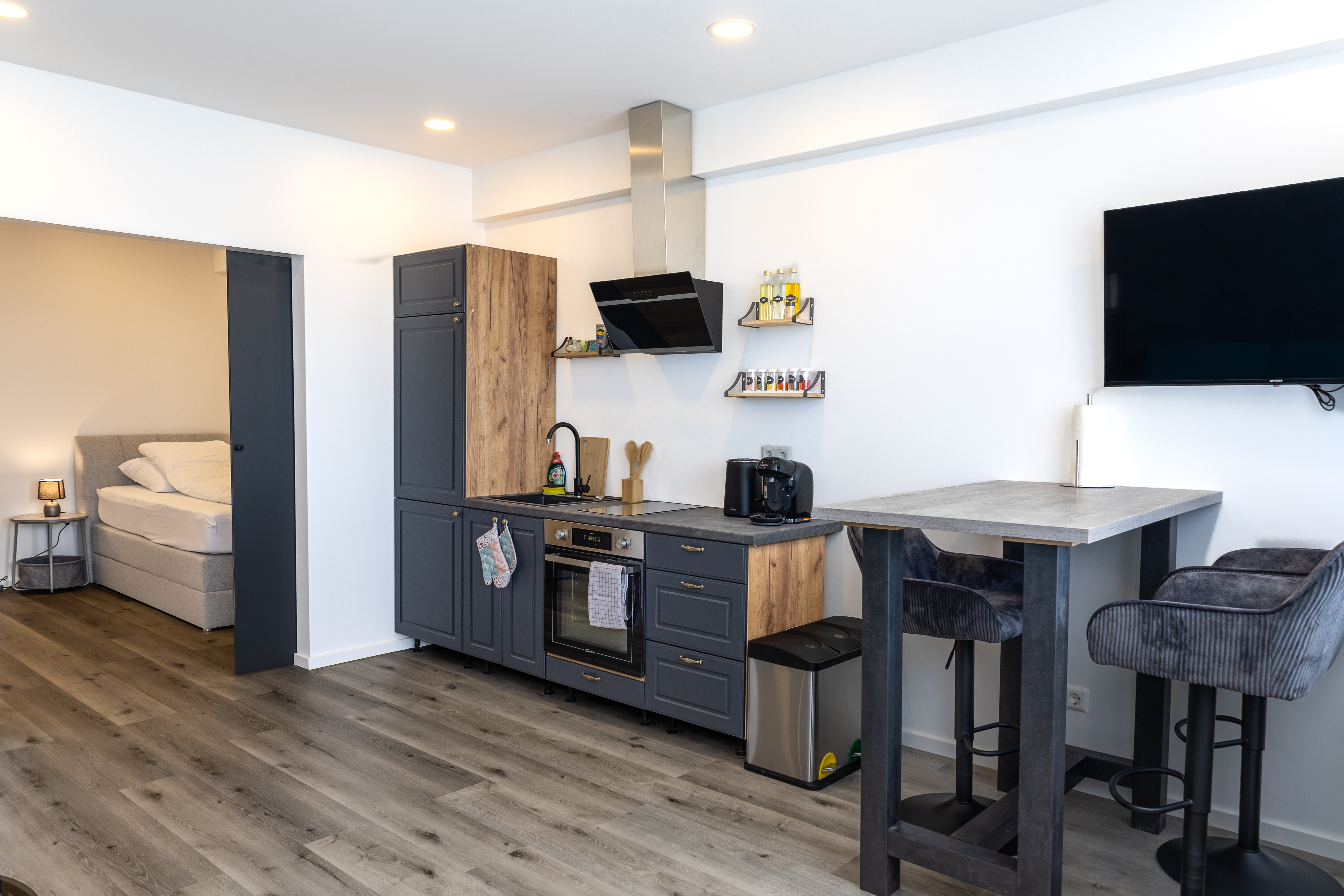 Apartment 4 6