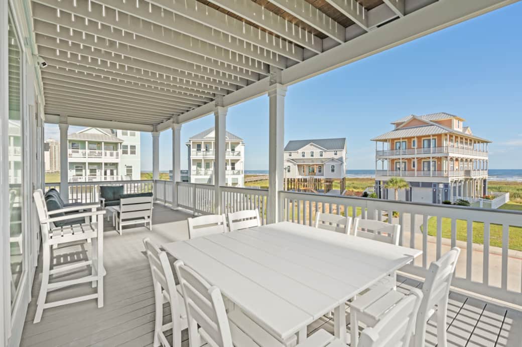 Front deck 1st floor with plenty of seats Front deck 1st floor with plenty of seats