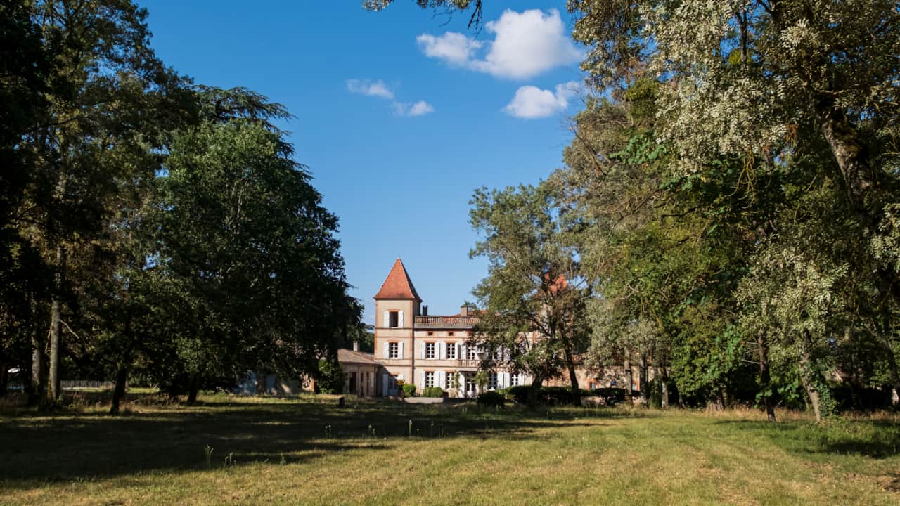 Bienvenue pour un week-end ou des vacances dans un château toulousain du début du XIXᵉ siècle.