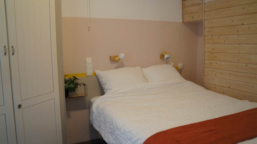 Twin bed