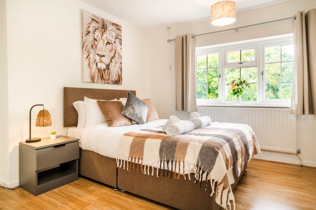 Spacious double bedroom. BOOK YOUR STAY NOW