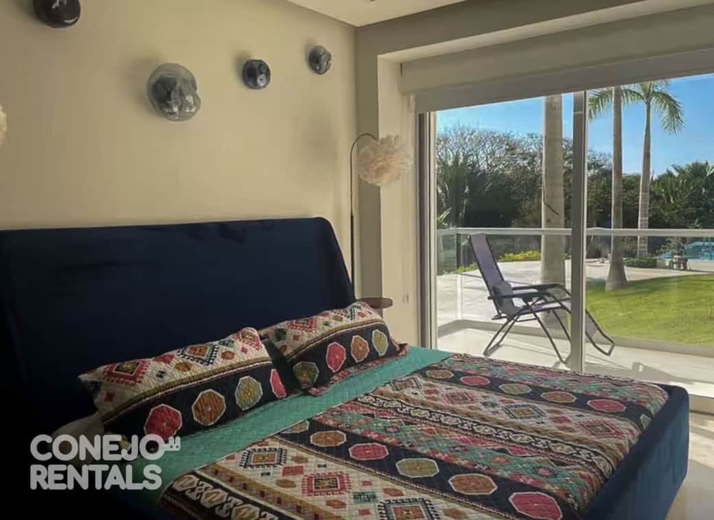Relájate en una cama King, acceso a jardín y albercas, luz natural. Descubre Bolongo, Punta de Mita Relájate en una cama King, acceso a jardín y albercas, luz natural. Descubre Bolongo, Punta de Mita