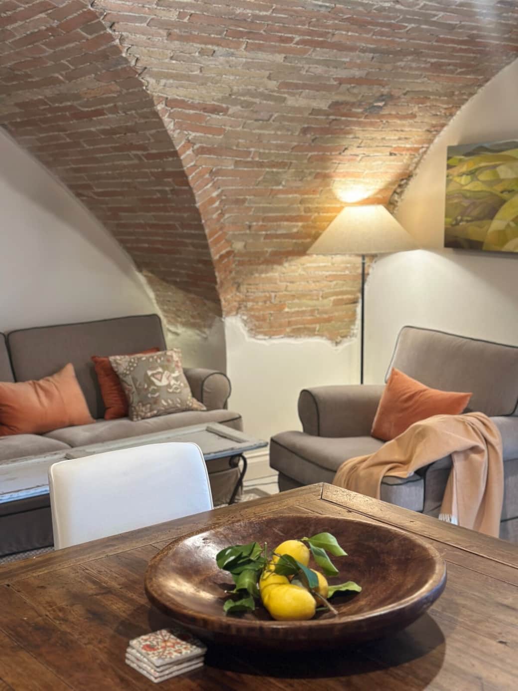 LIVING ROOM
Sofa, arm chair and ottoman.