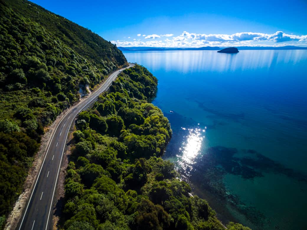 Lakeside drive to Taupo Lakeside drive to Taupo