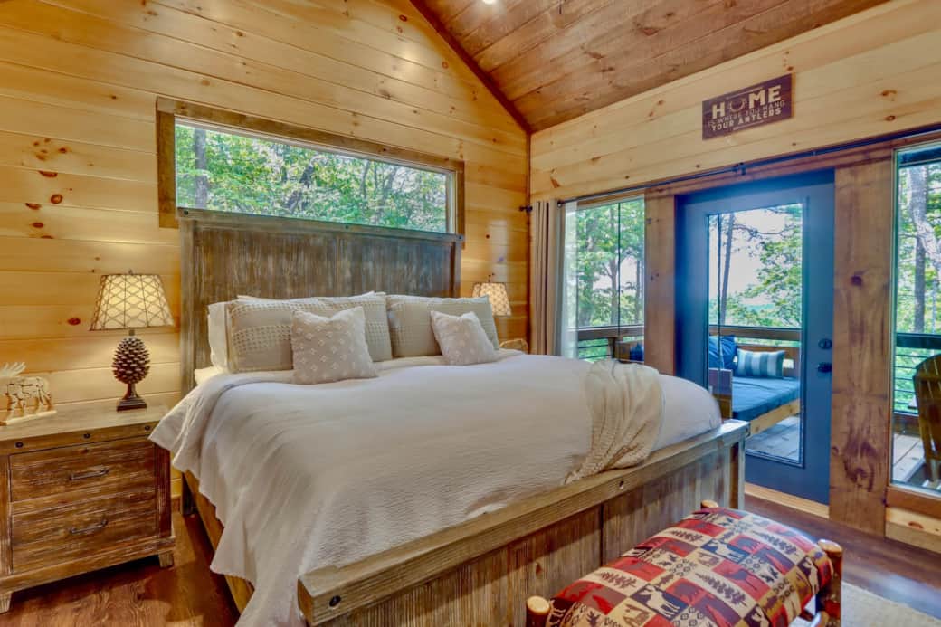 Wake up in a king size bed surrounded by the quiet of the North Georgia mountains.