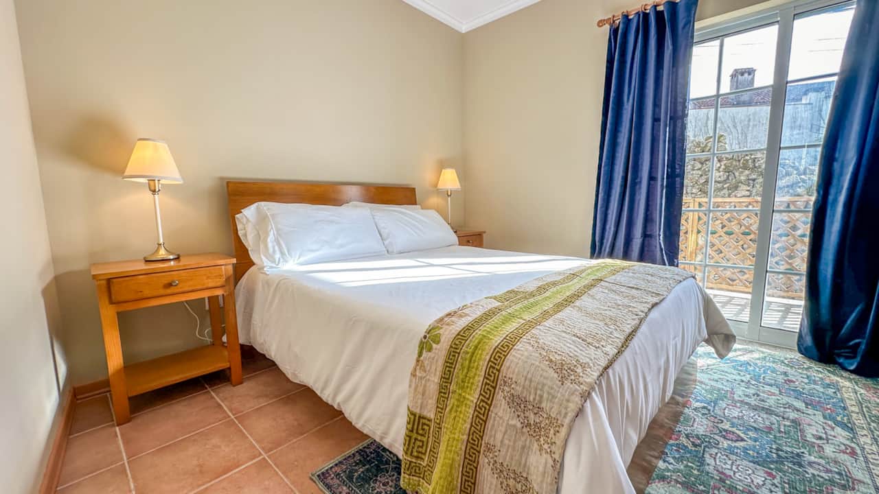 Quarto do Eça has a double bed.