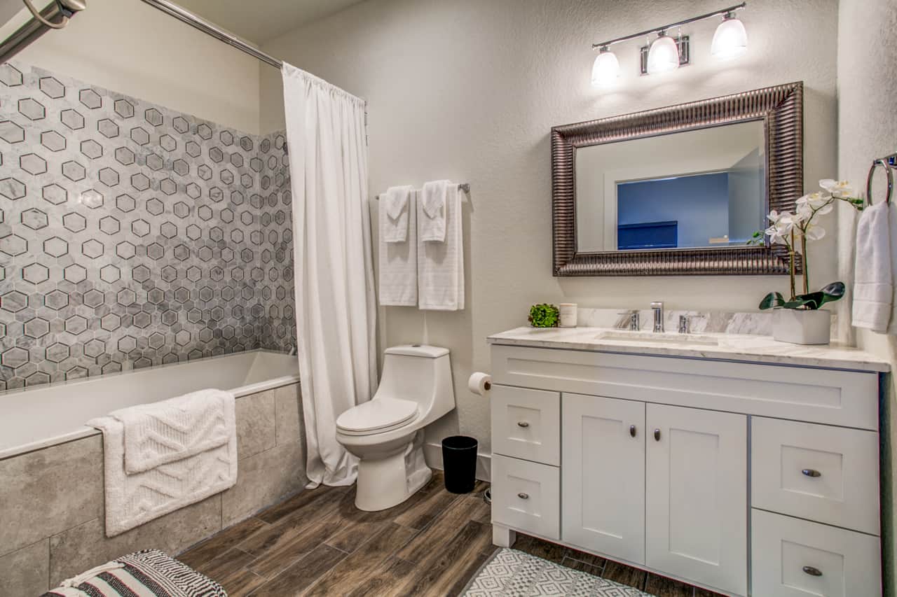 Full Bathroom