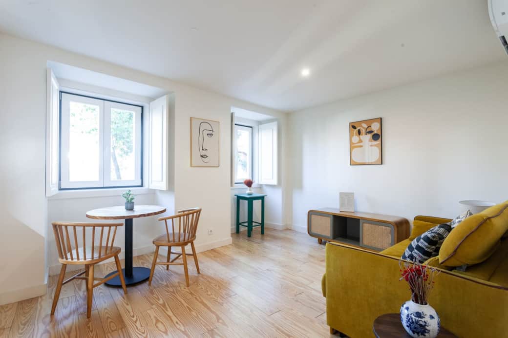 A mixture of handmade, vintage and designer furniture decorates the living space.