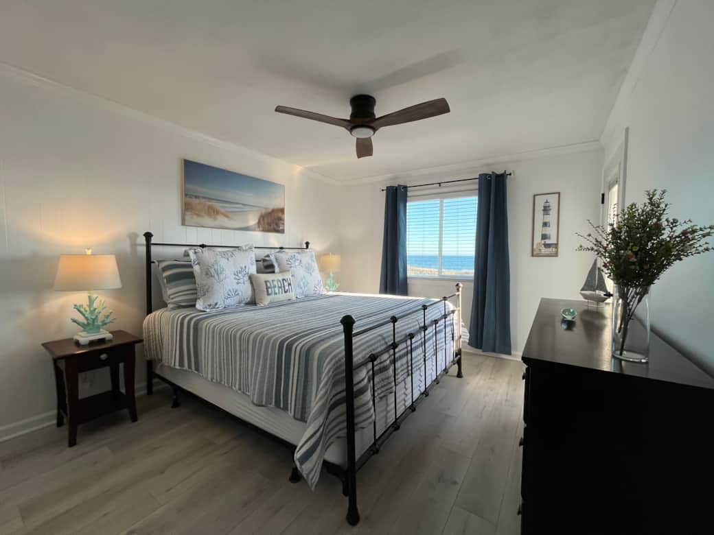 Master (King) with Bath