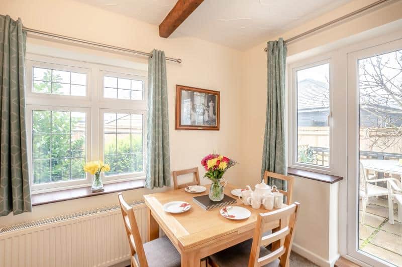 Dining Area Dining Area