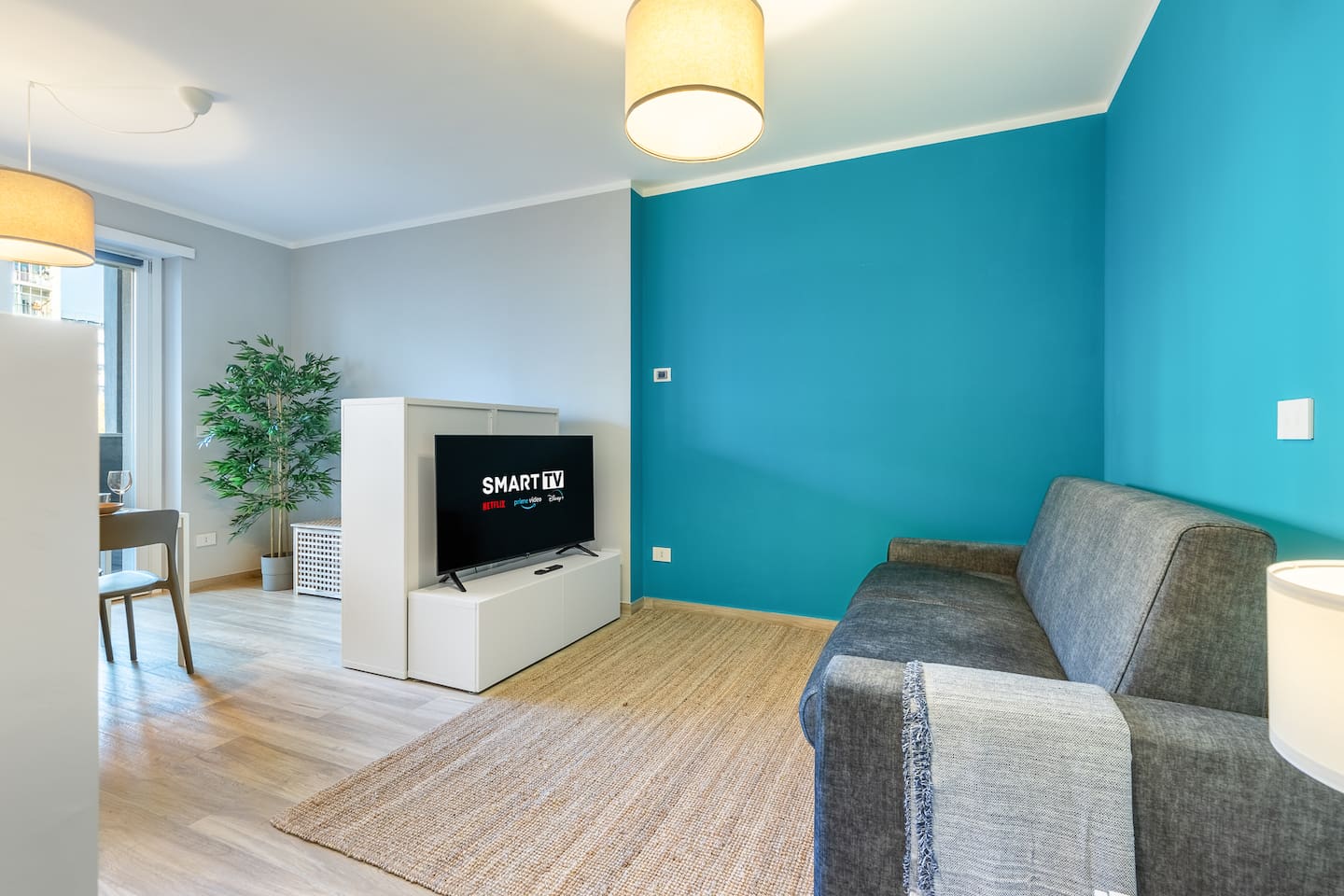 Salotto con Smart Tv 52" per godersi il meritato relax