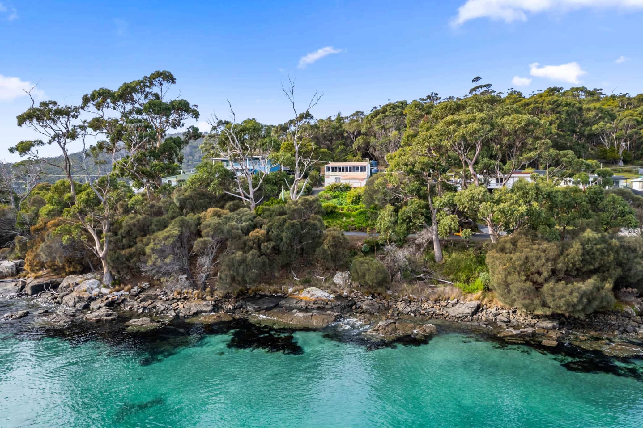 Tide & Timber- beachfront escape in Adventure Bay