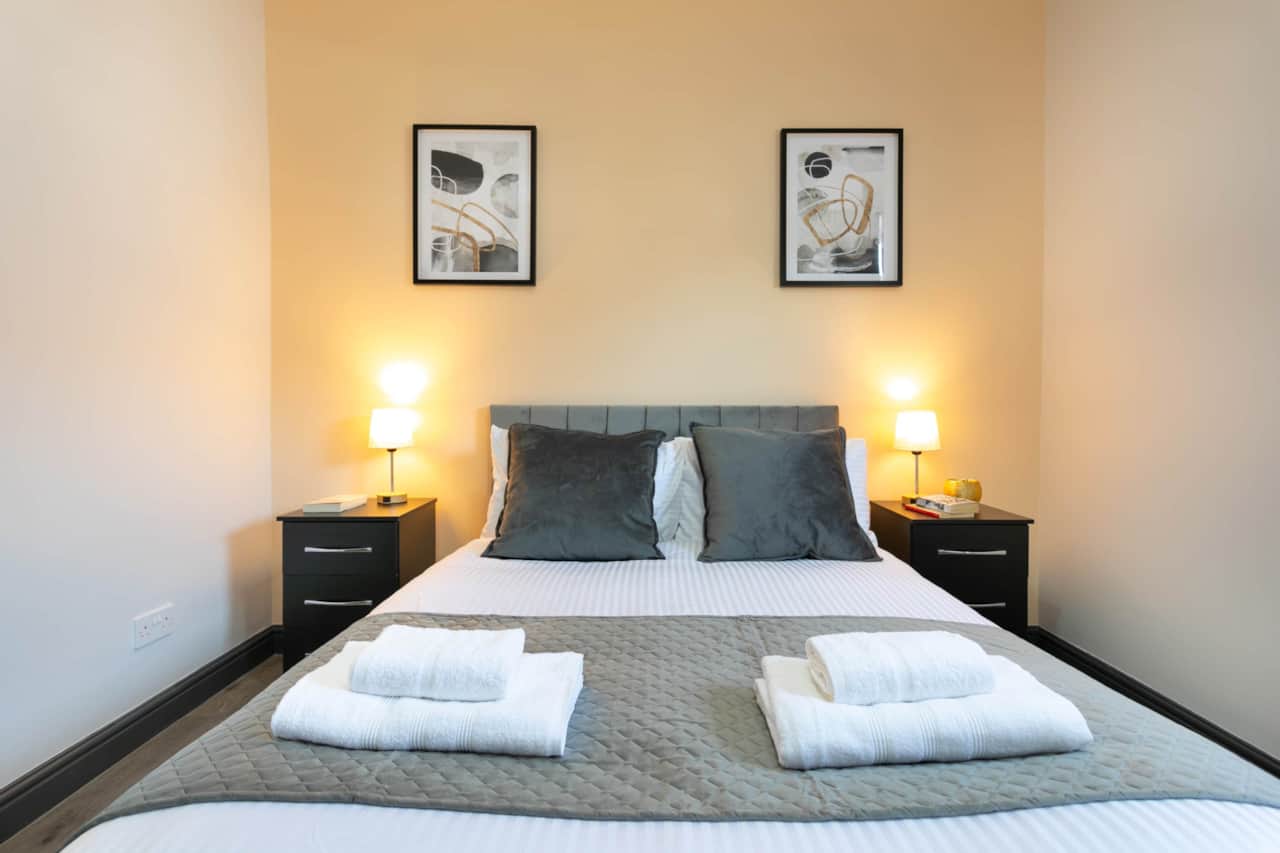 Bedroom_Balfour_House_2.jpg