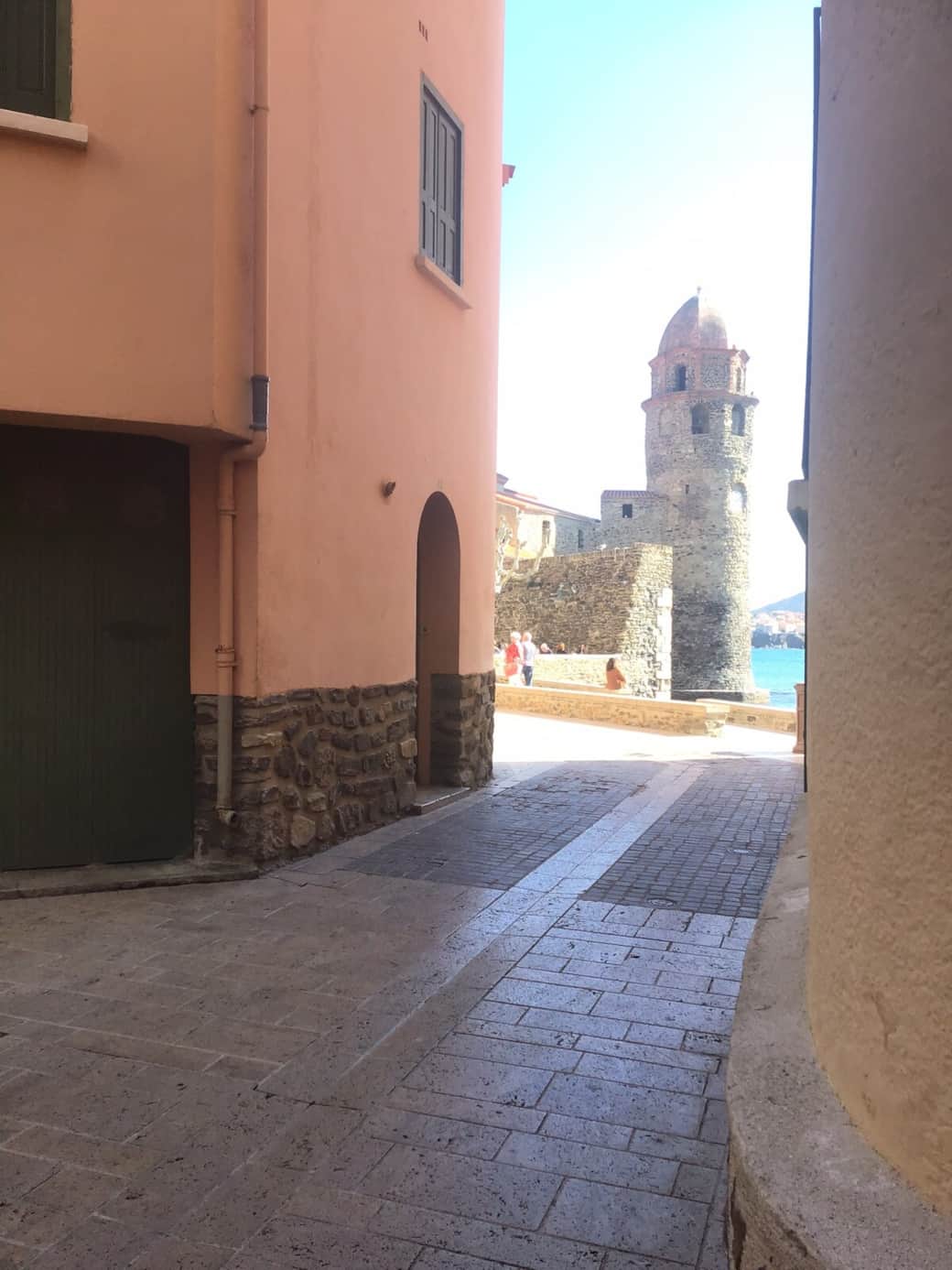 50 m du célèbre clocher de Collioure .
La plage de la crique vous attends 50 m du célèbre clocher de Collioure .
La plage de la crique vous attends
