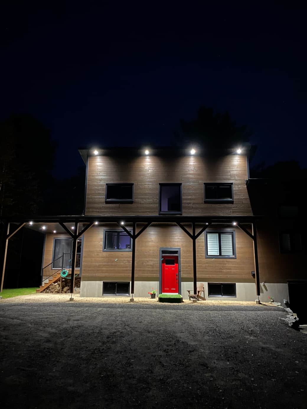 Façade éclairée en soirée
