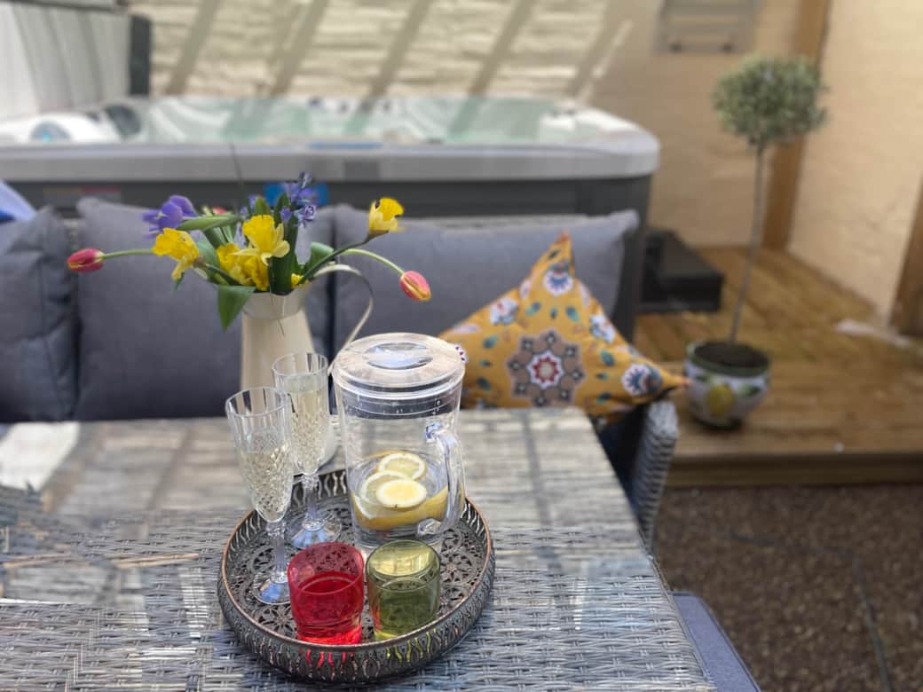 Drinks Alfresco at Bluebirds Holiday Cottage by hottub