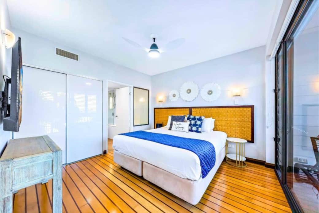 Master bedroom - King bed