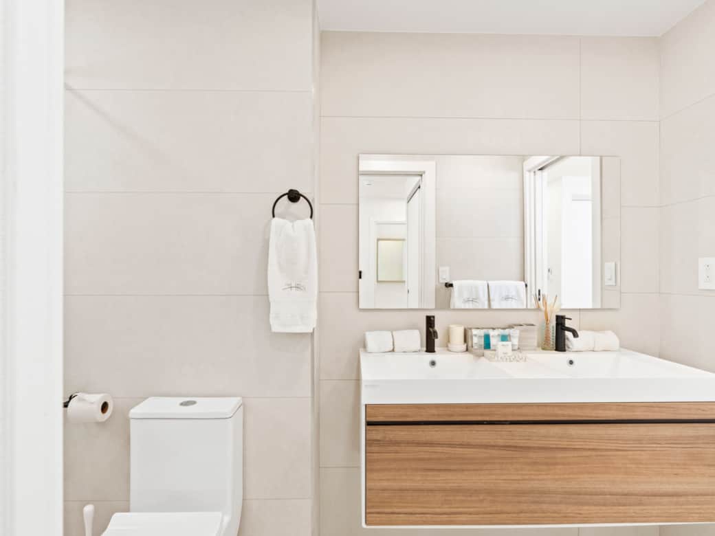 Full Bathroom Full Bathroom