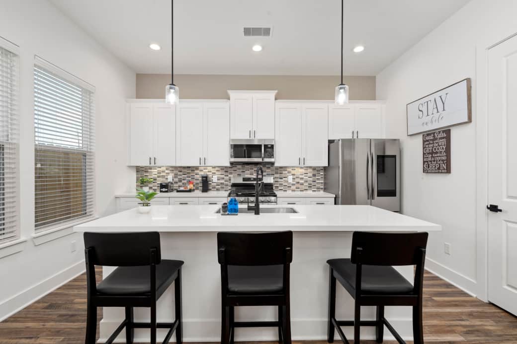 Full service kitchen equipped with everything you need to prepare that awesome dinner! Full service kitchen equipped with everything you need to prepare that awesome dinner!