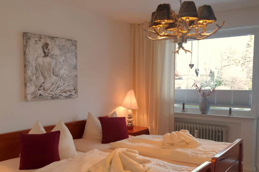 Fewo-SZ01-Schneewittchen_Mittenwald Schlafzimmer