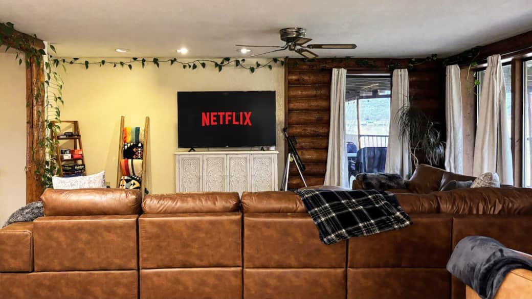 Relax on the sectional and enjoy movies on the smart TV with Netflix.
