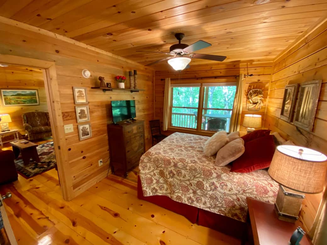Master Bedroom features a Smart TV with cable