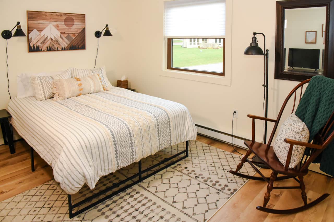 2nd floor bedroom with queen bed