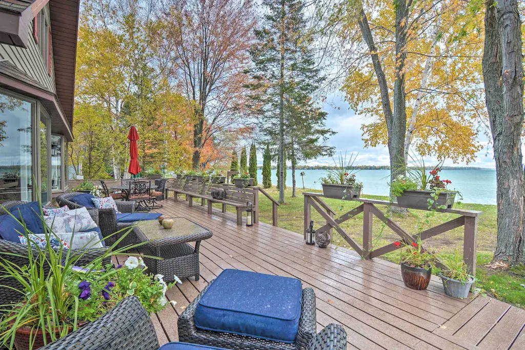 Lakeside Deck Lakeside Deck