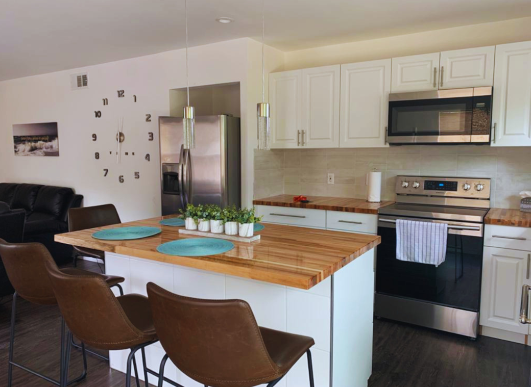 Bright Open-Concept Kitchen, Dining & Living Area. Lakeland, FL Bright Open-Concept Kitchen, Dining & Living Area. Lakeland, FL