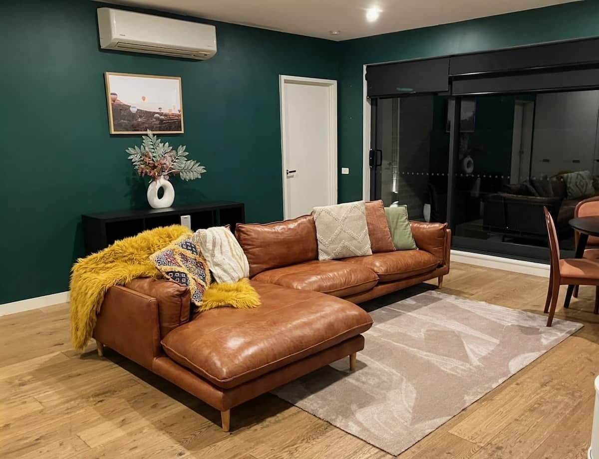After a long day of sport, shopping or sightseeing, sink into the buttery-soft leather lounge, put your feet up and indulge in Melbourne’s incredible food scene from the comfort of home, with Uber Eats delivered straight to your door.