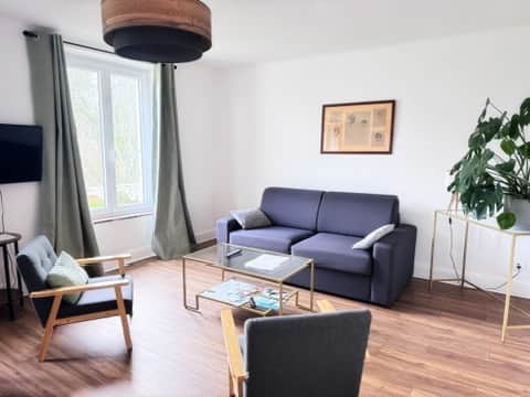 03E9B947 2DE6 4FDF 8C57 81E5858EA74B 4 5005 c