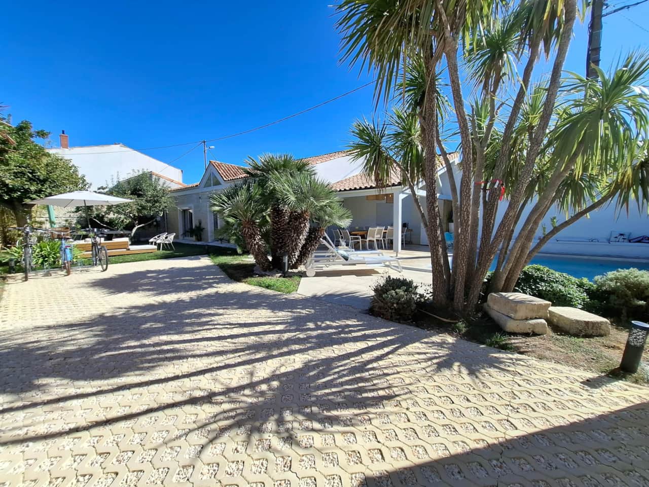 E Parking Jardin Piscine Terrasse WELCOME.jpg