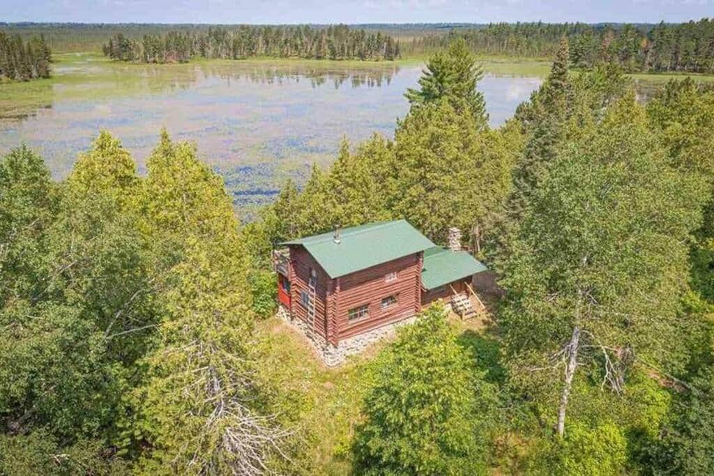 Bunkhouse Cabin Overlooking Sand Lake